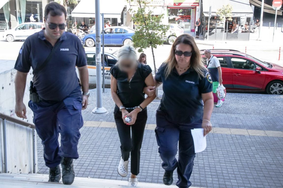 Ελεύθερη με περιοριστικούς όρους η 45χρονη οδηγός της Porche που προκάλεσε το τροχαίο στη Θέρμη