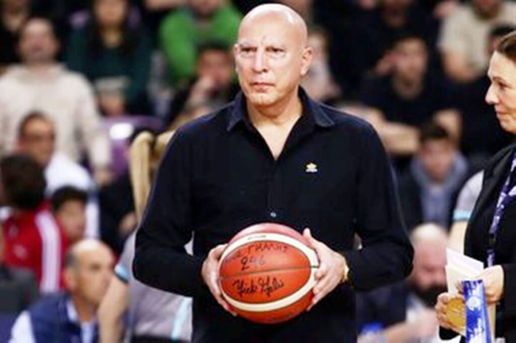 Ο Νίκος Γκάλης συγχαίρει την Εθνική ομάδα μπάσκετ για το χάλκινο μετάλλιο