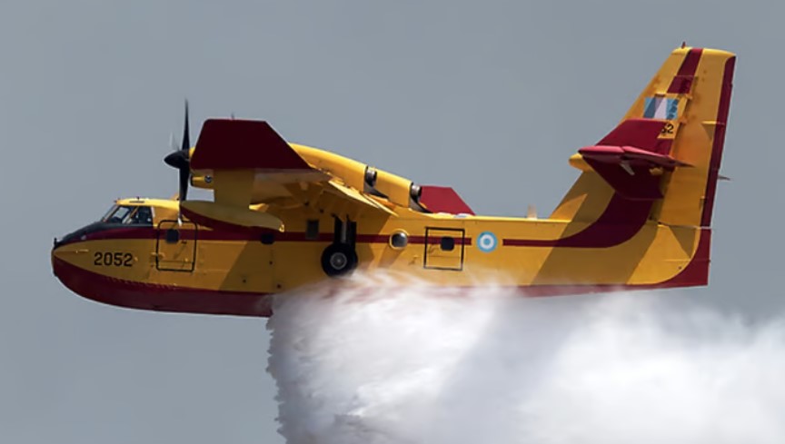 Φωτιά τώρα στα Καμμένα Βούρλα