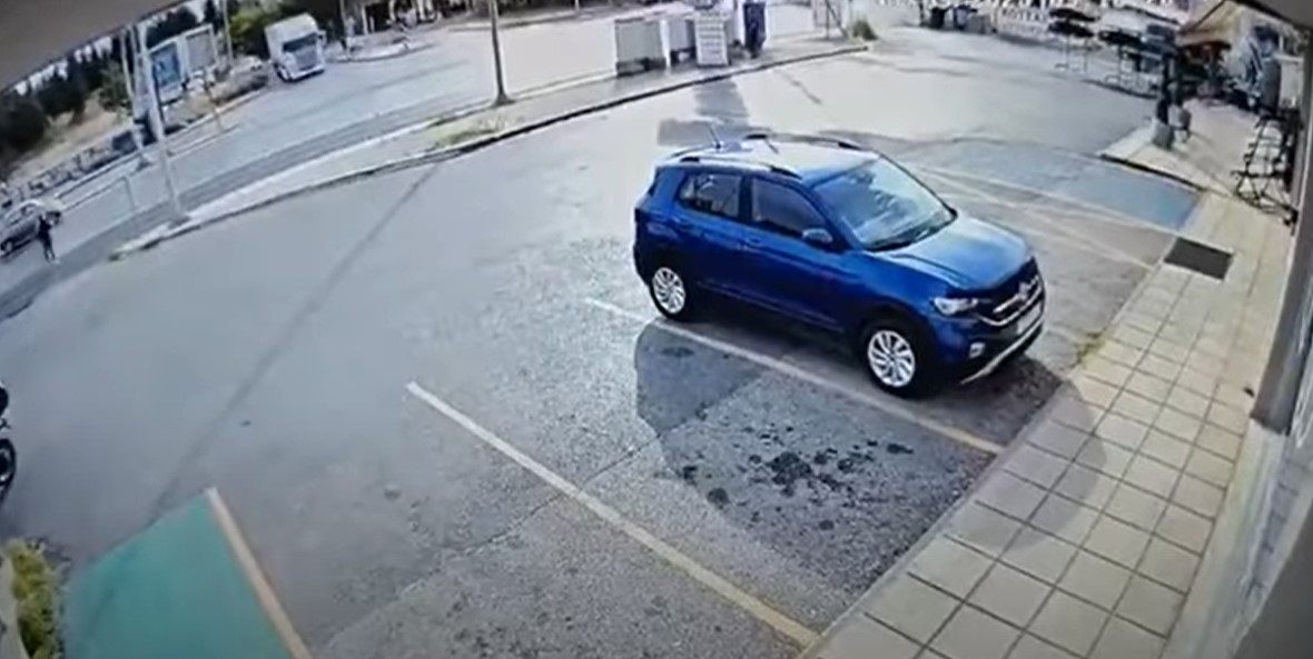 Σοκαριστικό βίντεο: Η μοιραία σύγκρουση 29χρονου μοτοσικλετιστή με νταλίκα στη Θεσσαλονίκη