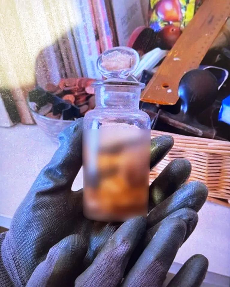 Μακάβριο εύρημα σε διαμέρισμα: 77χρονος είχε στην κατοχή του βάζο με ανθρώπινο έμβρυο