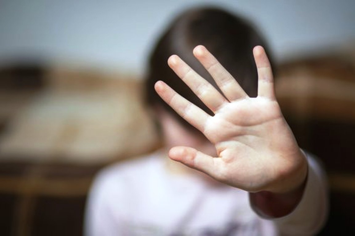 Σοκ στο Αγρίνιο: Πατέρας κατηγορείται για ασέλγεια στην 5χρονη κόρη του