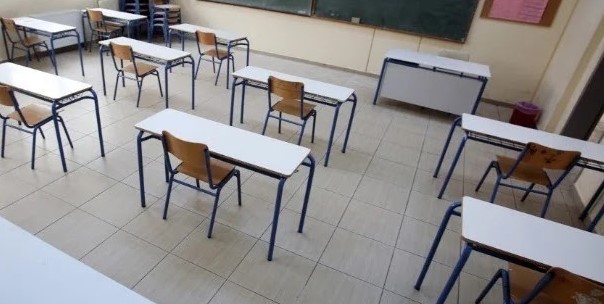 Χιλιάδες κενά, χαμένες διδακτικές ώρες και δικαιολογίες για τις άδειες τάξεις στα σχολεία