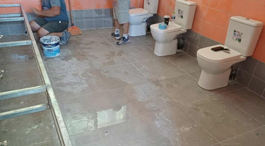 «Τοποθετήσαν τουαλέτες ενηλίκων σε νηπιαγωγείο για τετράχρονα»