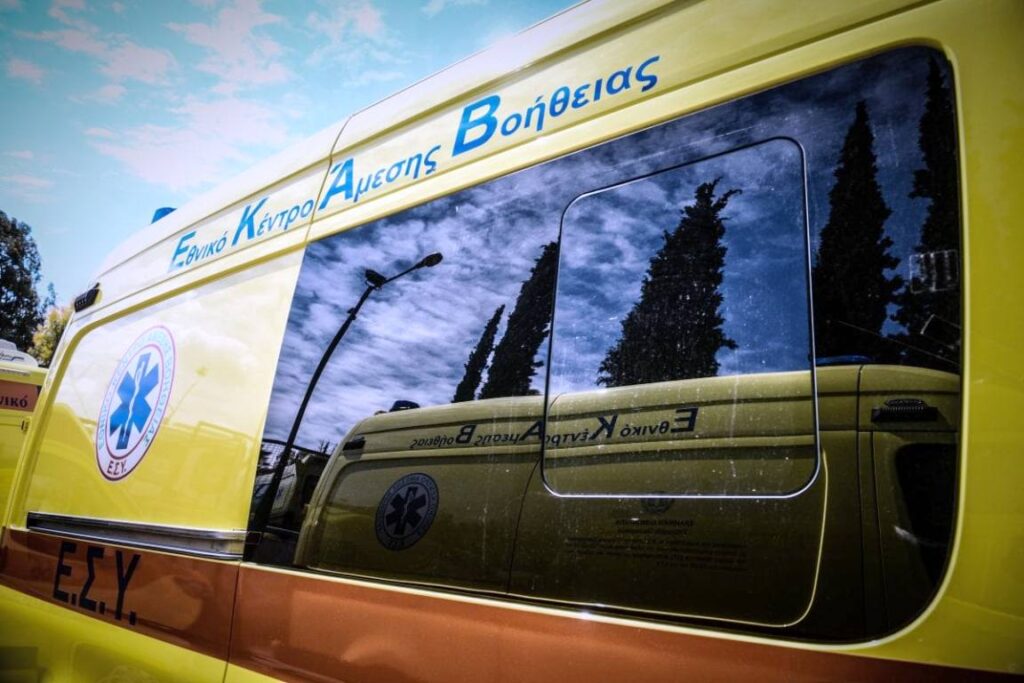 Σφοδρή σύγκρουση με ανατροπή οχήματος στη διασταύρωση Νέου Ρυσίου