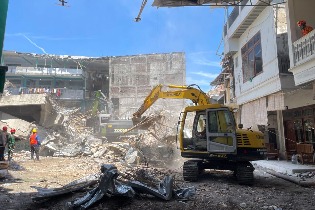 Τραγωδία σε οικοτροφείο: 37 νεκροί, 26 αγνοούμενοι