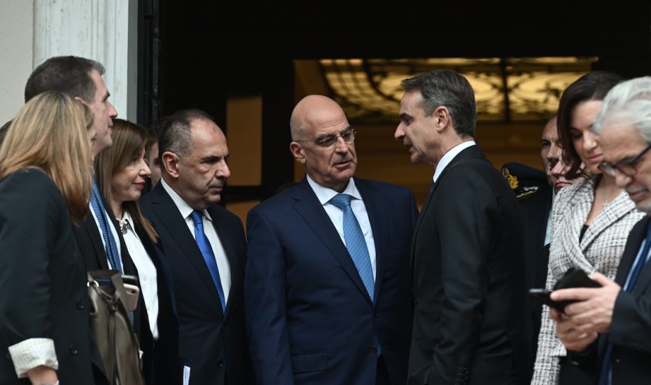 “Καθαρίζει” Δένδια και Γεραπετρίτη ο Μητσοτάκης