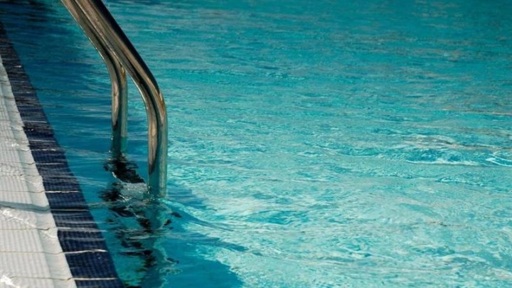 Έχασε τη μάχη για τη ζωή το 3χρονο κοριτσάκι που είχε ανασυρθεί χωρίς τις αισθήσεις του από πισίνα ξενοδοχείου στη Ρόδο