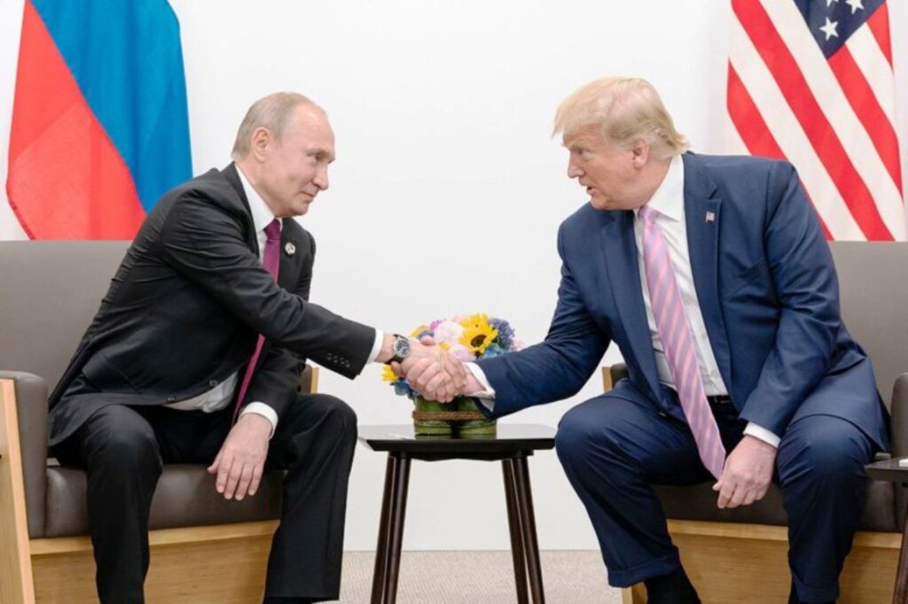 Ολοκληρώθηκε η τηλεφωνική συνομιλία του Τράμπ με τον Πούτιν – Συμφώνησαν να συναντηθούν στη Βουδαπέστη