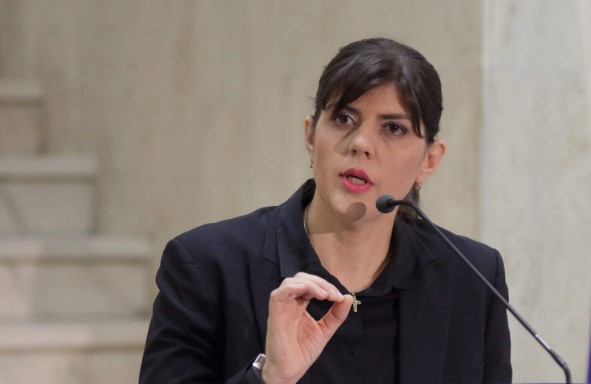 Λάουρα Κοβέσι: «Η διαφθορά σκοτώνει και αυτό έγινε και με το σιδηροδρομικό δυστύχημα στα Τέμπη»