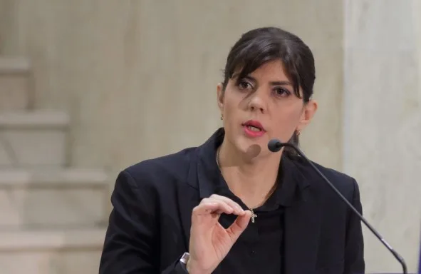 Λάουρα Κοβέσι: «Η διαφθορά σκοτώνει και αυτό έγινε και με το σιδηροδρομικό δυστύχημα στα Τέμπη»