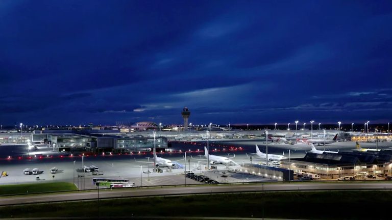 Μόναχο: Επαναλειτουργεί το αεροδρόμιο – Ολονύχτια διακοπή λόγω drones