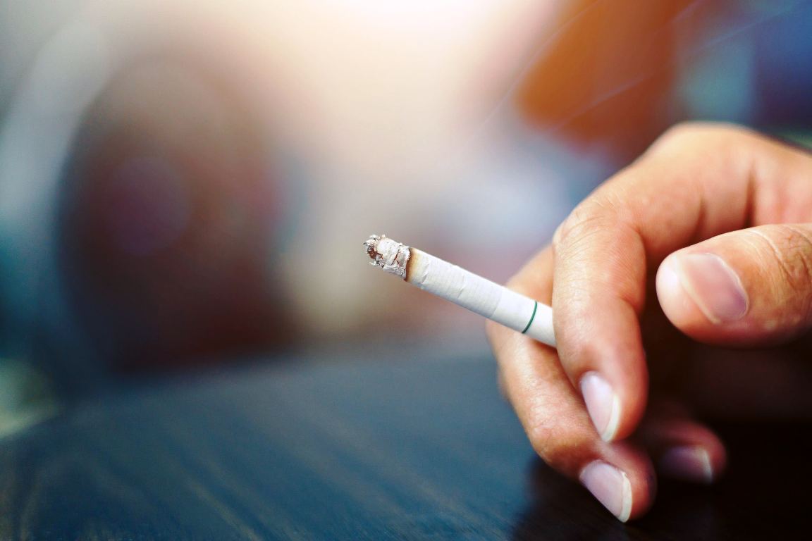 Η Κομισιόν «βάζει φωτιά» στις τιμές των τσιγάρων