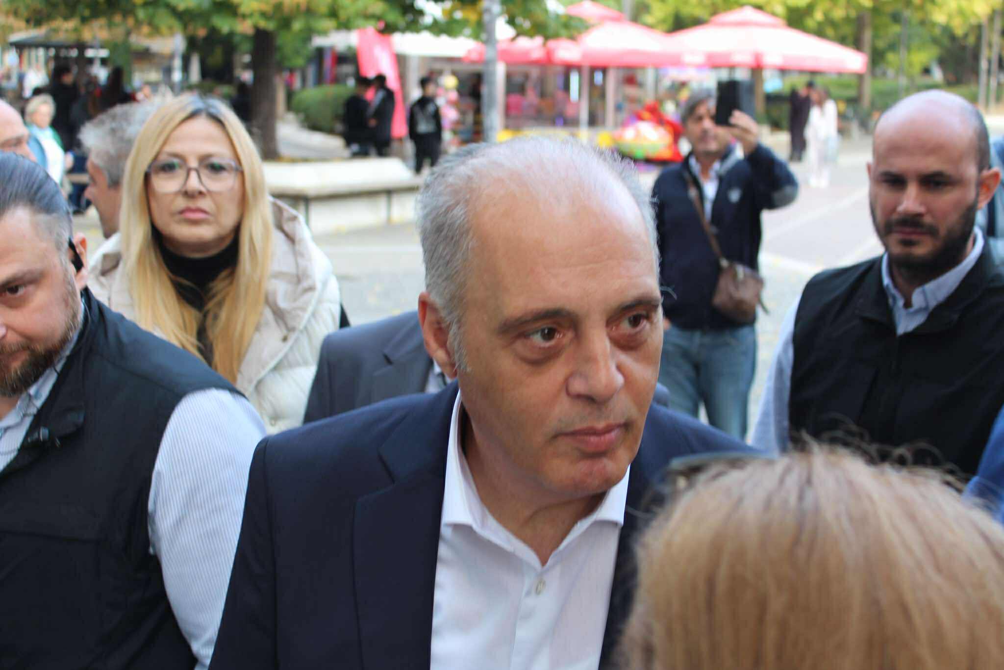 Έγκλημα Τέμπη: Στα δικαστήρια Λάρισας ο πρόεδρος της Ελληνικής Λύσης