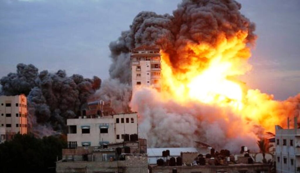 Ισραηλινά μαχητικά αεροσκάφη βομβάρδισαν την πόλη της Γάζας