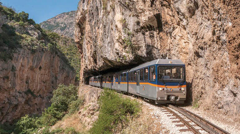 Ακινητοποιήθηκε ο Οδoντωτός κοντά στο Διακοφτό – Απεγκλωβισμός των επιβατών