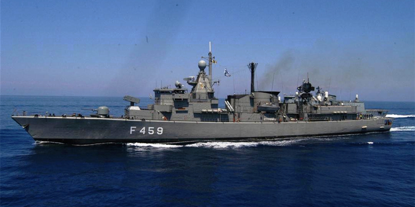 Πλοία και υποβρύχιο του Πολεμικού Ναυτικού σε Θεσσαλονίκη και Πειραιά για την Εθνική επέτειο.