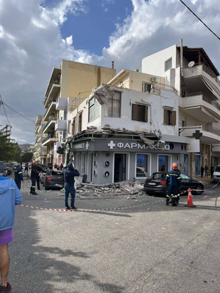 Σοκαριστικό βίντεο από πτώση μπαλκονιού