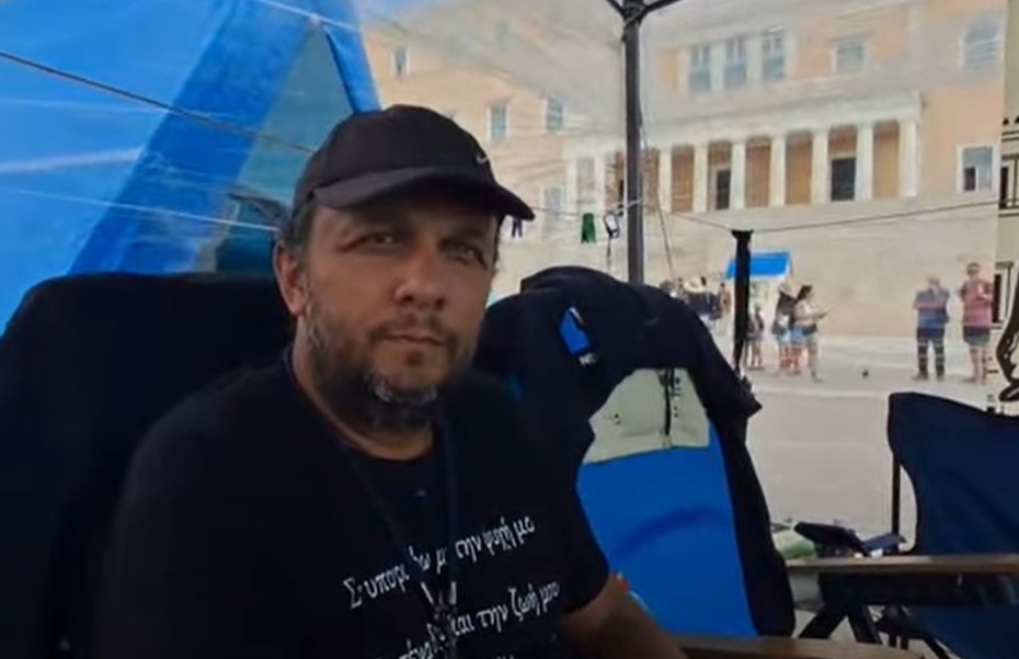 Απομάκρυναν τον Πάνο Ρούτσι από το Σύνταγμα