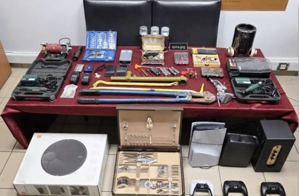 Εξαρθρώθηκε σπείρα που “ρήμαζε” σπίτια στη Θεσσαλονίκη – Κατασχέθηκαν αντικείμενα