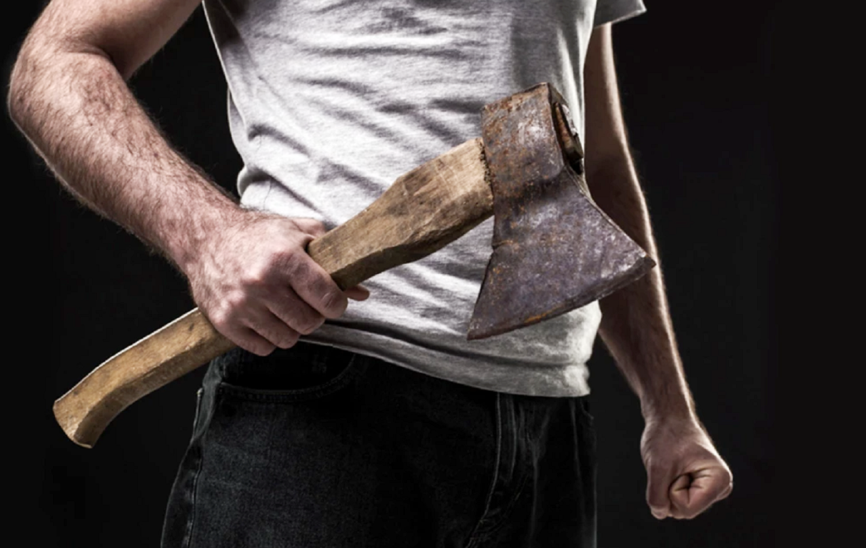 Τρόμος σε λεωφορείο στο κέντρο της Αθήνας : Επιβάτης έβγαλε τσεκούρι