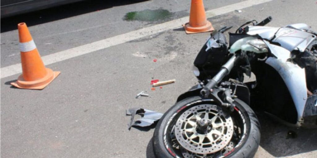 Θεσσαλονίκη: ΙΧ συγκρούστηκε με μοτοσικλέτα – Ενας τραυματίας