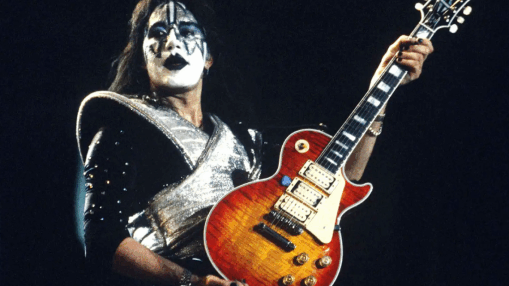 Σε ηλικία 74 ετών άφησε την τελευταία του πνοή ο θρύλος της ροκ Έις Φρέιλι