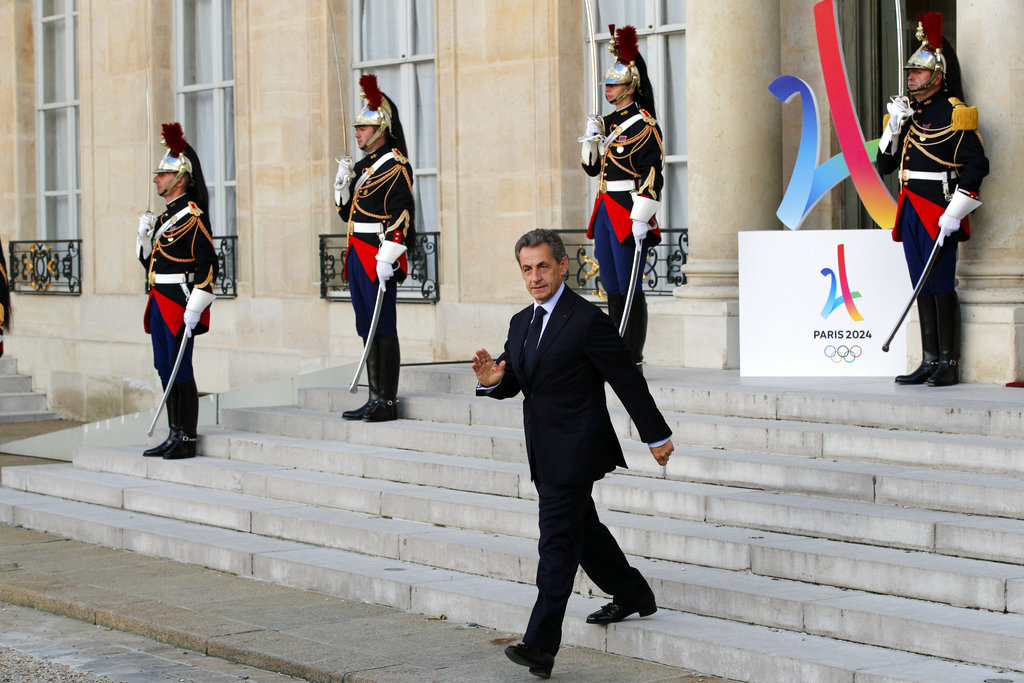 Στης φυλακής τα σίδερα… από σήμερα ο πρώην πρόεδρος της Γαλλίας Νικολά Σαρκοζί