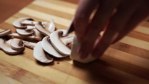 Σοβαρή δηλητηρίαση: Ζευγάρι στο ΑΧΕΠΑ με οξεία ηπατική ανεπάρκεια μετά από κατανάλωση μανιταριών