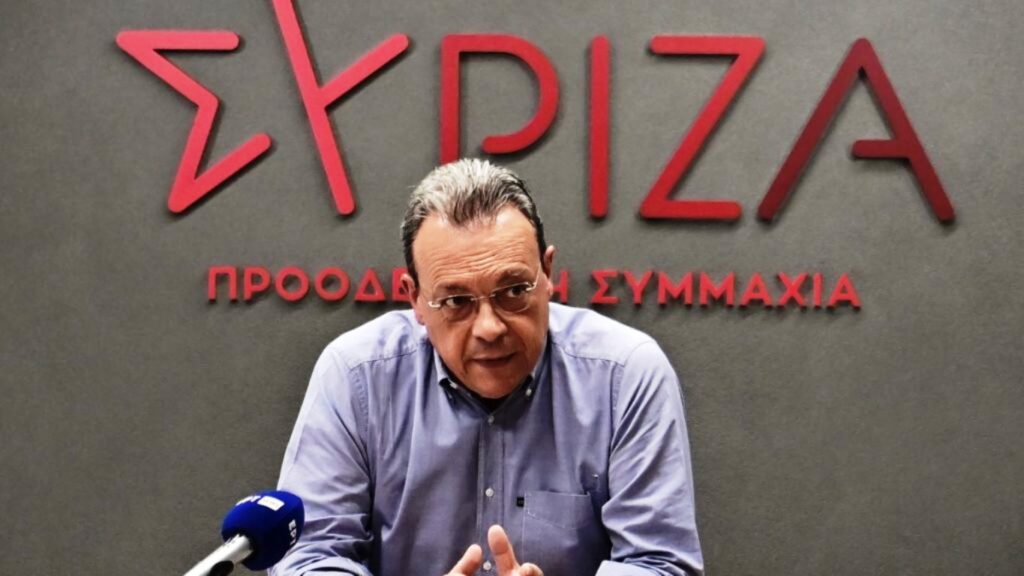 Σωκράτης Φάμελλος: «Με σπασμένα τα φρένα τρέχουν τα κέρδη των 4 τραπεζών και το 2025»