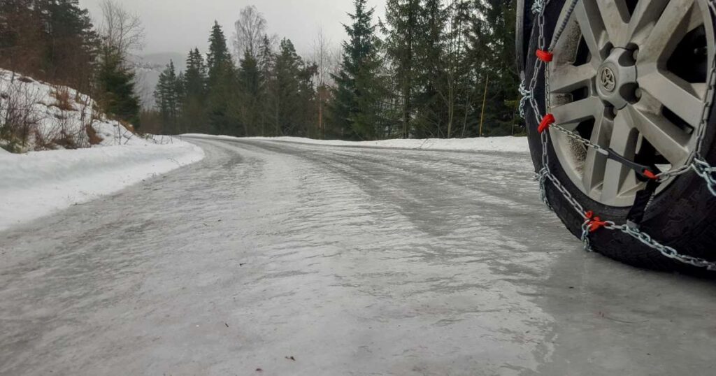 Υποχρεωτικές οι αλυσίδες για όσα οχήματα κινούνται στην Πέλλα