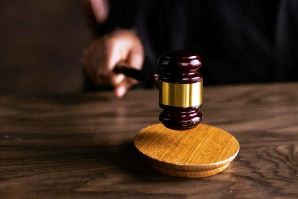 Βόλος: Γειτόνισσες αλληλομηνύθηκαν για μια θέση πάρκινγκ – Η απόφαση του δικαστηρίου