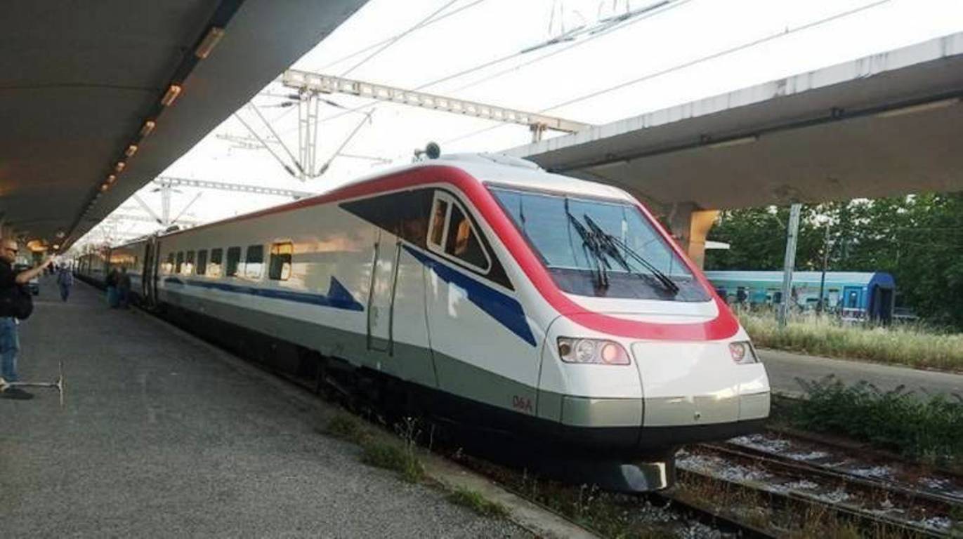 Παρ' ολίγον νέα Τέμπη:Tρένο προς Λάρισα μπήκε σε λάθος γραμμή για 7 λεπτά