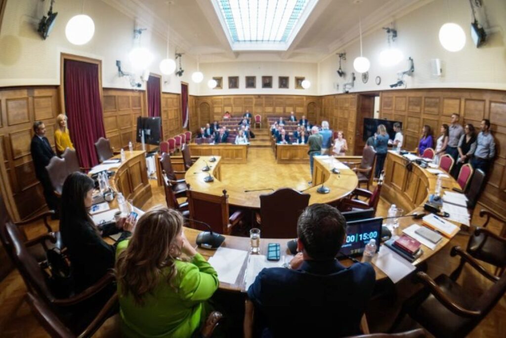 Επικαιροποιήθηκε ο κατάλογος των μαρτύρων για την εξεταστική της Βουλής για τον ΟΠΕΚΕΠΕ