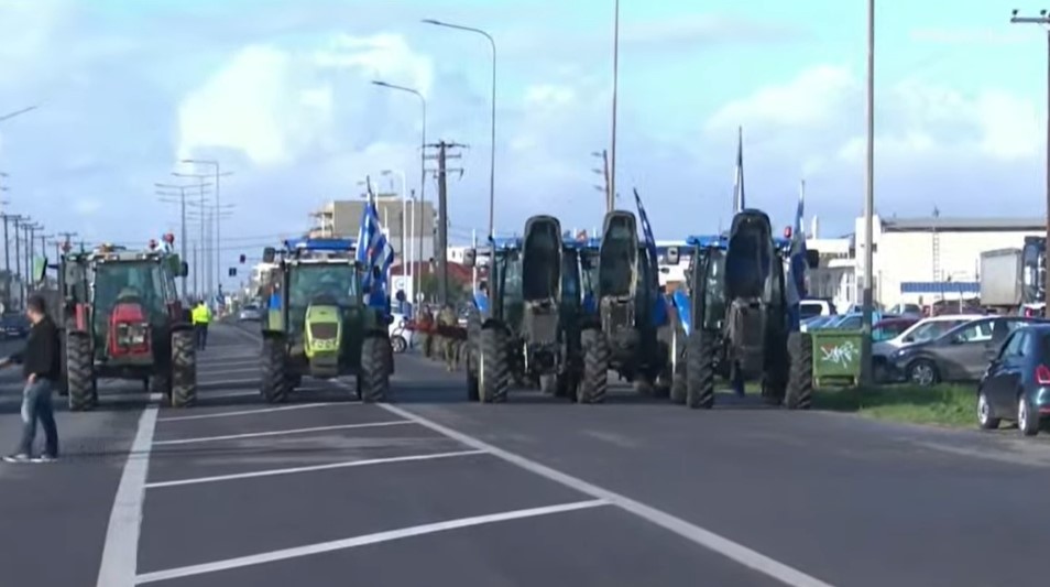 “Σε πολιορκία” το αεροδρόμιο Αλεξανδρούπολης όπου η οργή των αγροτών ξεχειλίζει