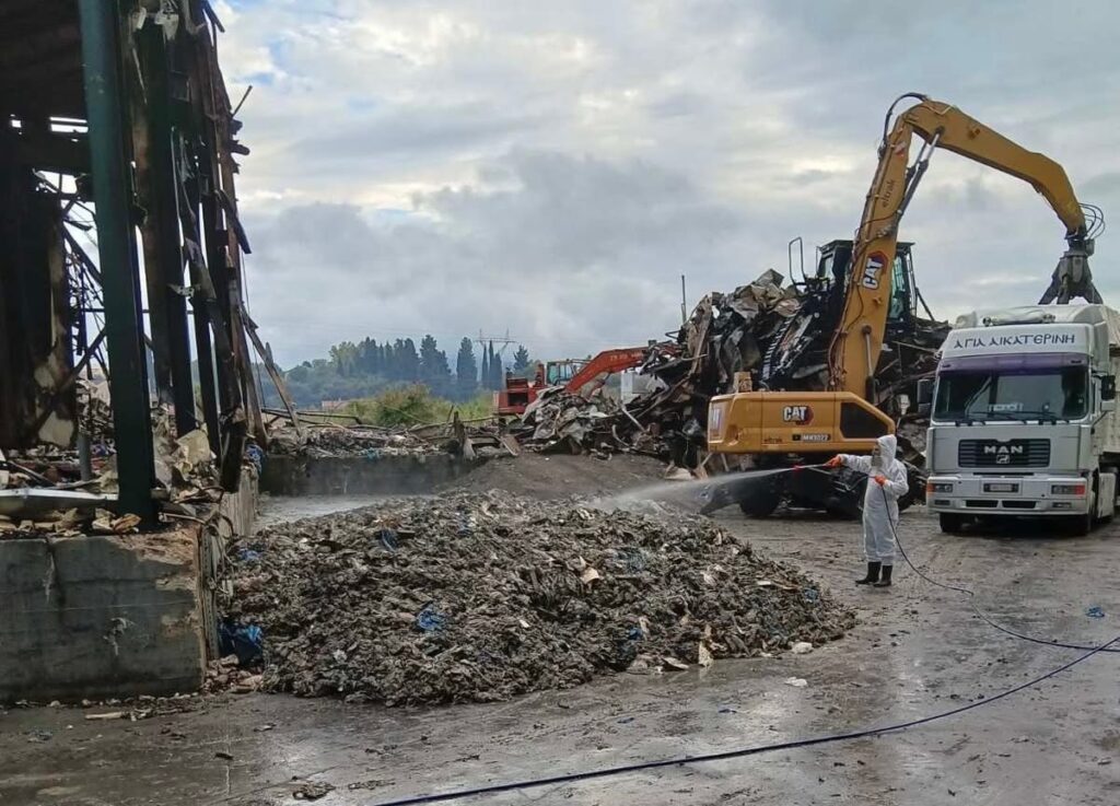 «Υγειονομική βόμβα» στην Κέρκυρα: Αφόρητη δυσωδία από τόνους σάπιων κρεάτων