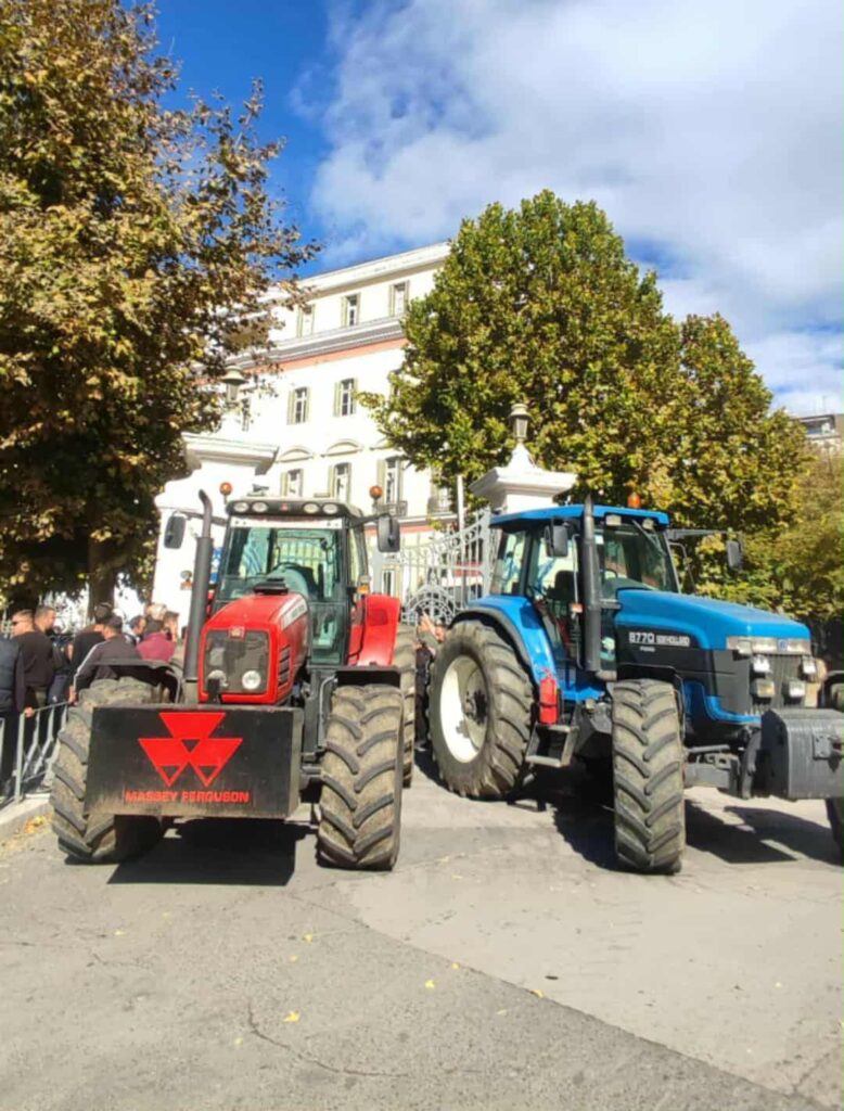 Θεσσαλονίκη: Έξω από το ΥΜΑΘ οι αγρότες – Άφαντος ο Γκιουλέκας