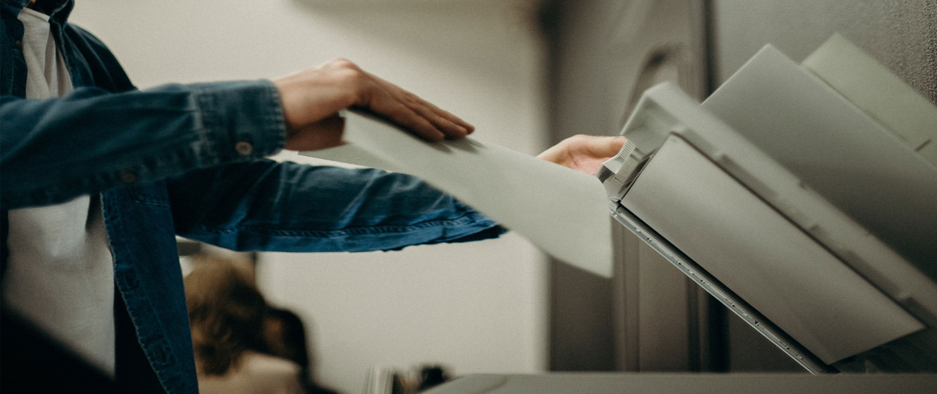 Η κυβέρνηση καταργεί τα φυσικά φωτοαντίγραφα των εγγράφων, όπως οι ταυτότητες, και τα κάνει ψηφιακά