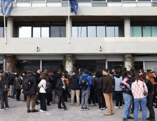 Κλιμακώνουν τις κινητοποιήσεις οι φοιτητές ενάντια στις διαγραφές