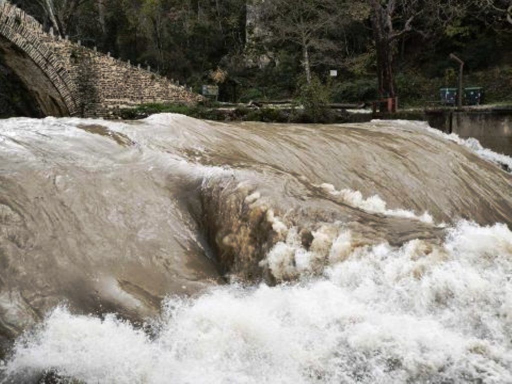 5 κτηνοτρόφοι με τα κοπάδια τους εγκλωβίστηκαν στον Γράμμο