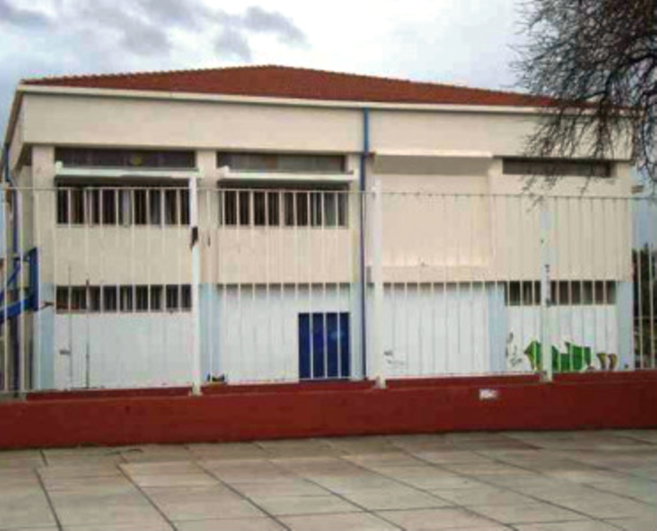 52χρονος συνελήφθη να κυκλοφορεί γυμνός έξω από Δημοτικό σχολείο στο Αιγάλεω