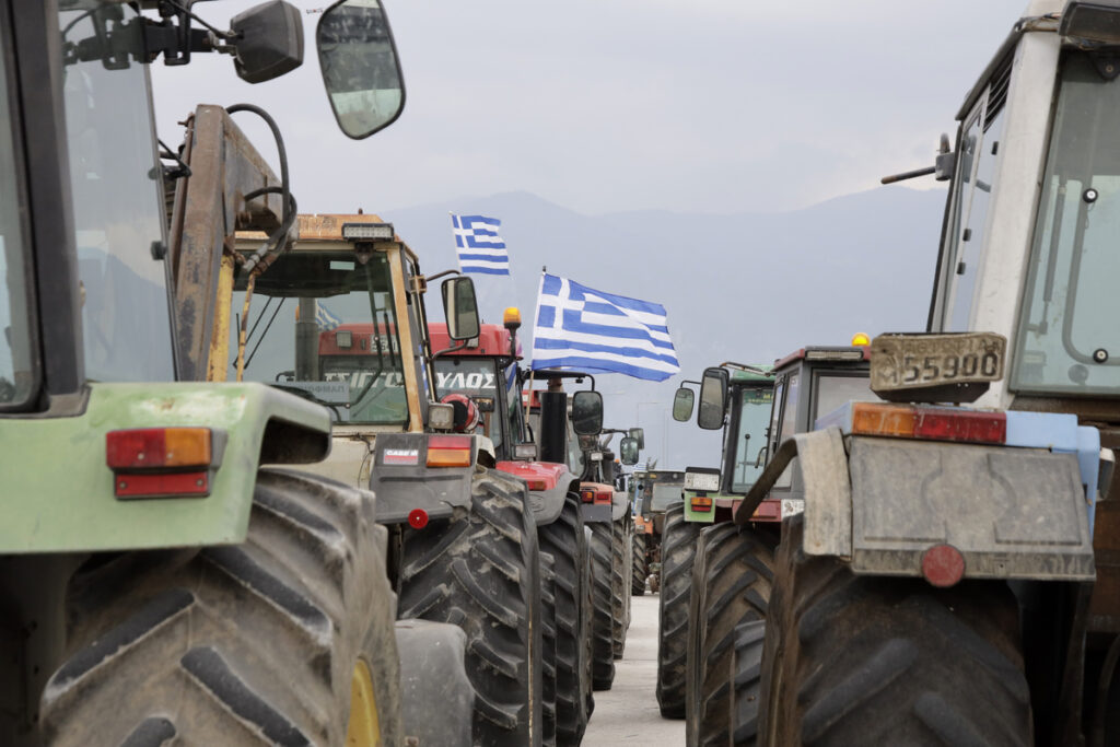 Απογοήτευση στους αγρότες μετά τη συνάντηση στο Μαξίμου – Επιστρέφουν στα μπλόκα να ενημερώσουν τους συναδέλφους τους και συνεχίζουν κινητοποιήσεις