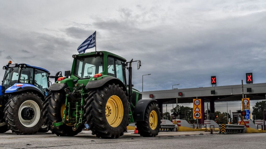 Αγροτικές κινητοποιήσεις: Πρωτοχρονιά στα μπλόκα, κλιμακώνουν οι αγρότες