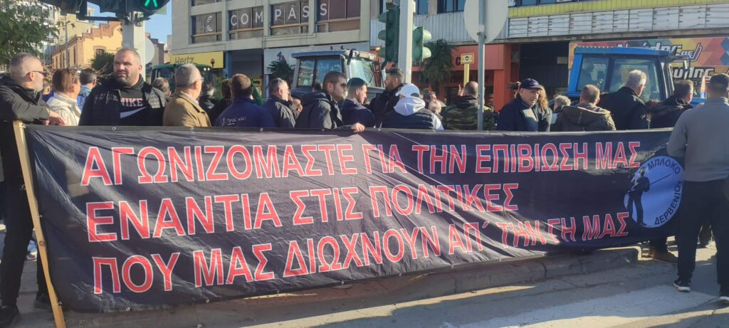 Έφτασαν τα τρακτέρ στο λιμάνι της Θεσσαλονίκης – Ισχυρές αστυνομικές δυνάμεις στο σημείο