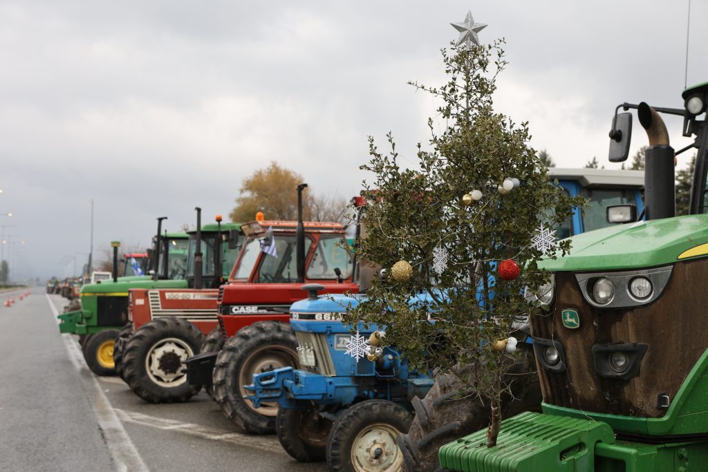 Ρεβεγιόν στα μπλόκα για τους αγρότες: Ανοιχτές οι εθνικές οδοί, που γίνονται εκτροπές