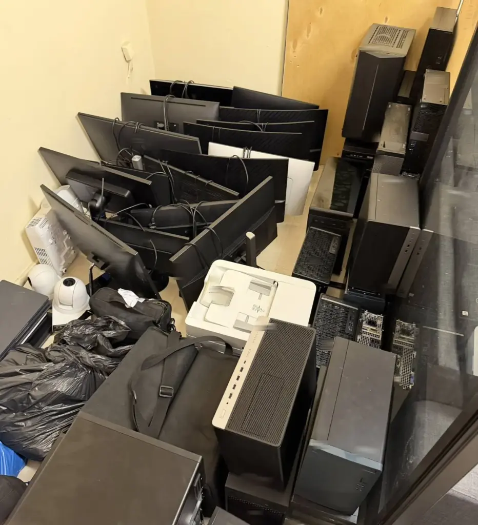 47χρονος μπούκαρε από ταράτσα και «σήκωσε» ηλεκτρονικό εξοπλισμό του ΕΚΠΑ – Με παρελθόν για παρόμοια αδικήματα ο δράστης