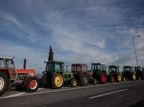 Η κυβέρνηση μιλά για διάλογο αλλά «στο πλαίσιο της λογικής και των δυνατοτήτων του προυπολογισμού»