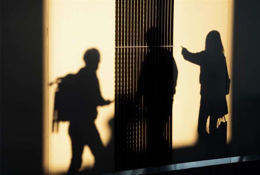 Συμμορία ανηλίκων επιτέθηκε και άρπαξε αλυσίδα με σταυρό από 13χρονο – Θύμα τους και 23χρονος