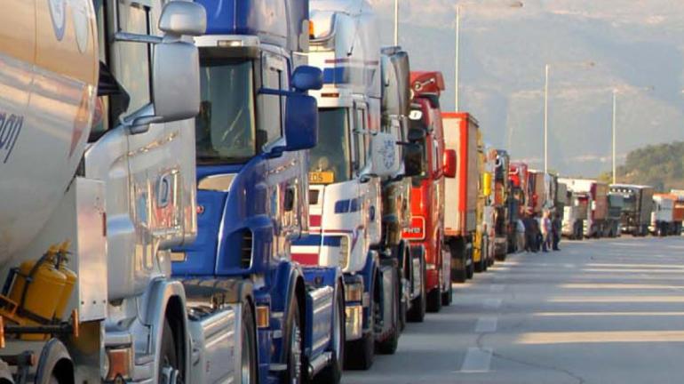 Χειρόφρενο τραβούν και οι επαγγελματίες οδηγοί φορτηγών οχημάτων