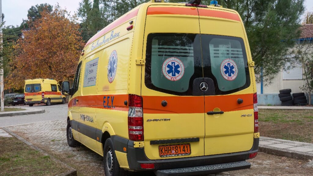 Τραγωδία στο Αίγιο: 48χρονος αισθάνθηκε αδιαθεσία και κατέρρευσε μπροστά στα μάτια του πατέρα του